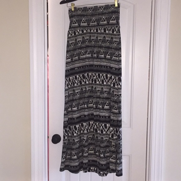 Mossimo Supply Co. Dresses & Skirts - Mossimo Maxi Skirt -Size S